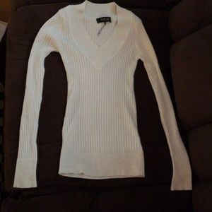 NWOT Energie Size medium v-neck sweater